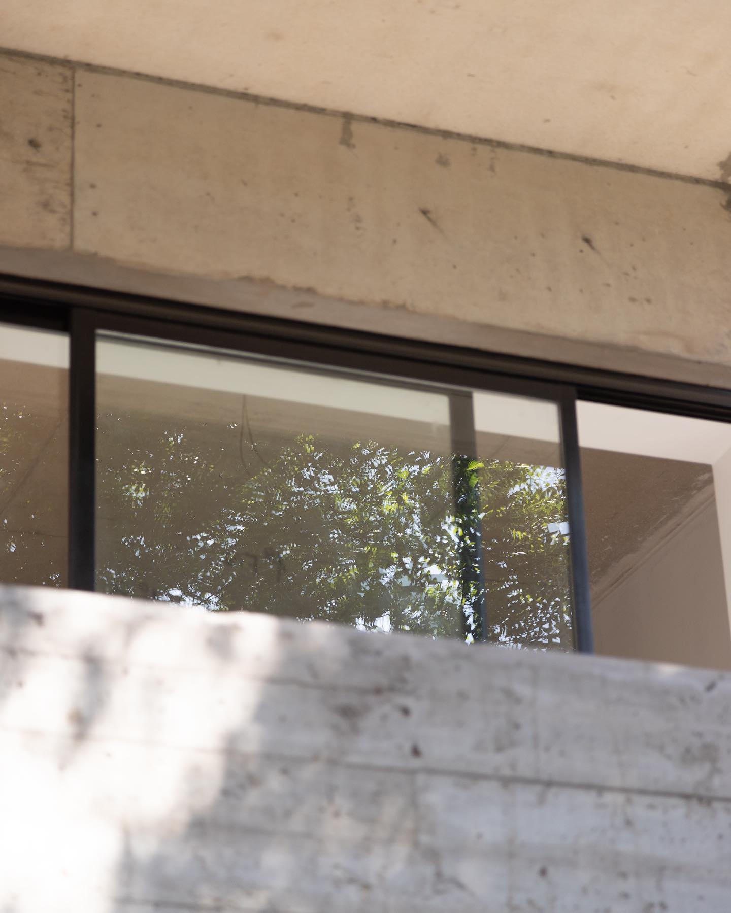 Detalle de fachada y ventanas