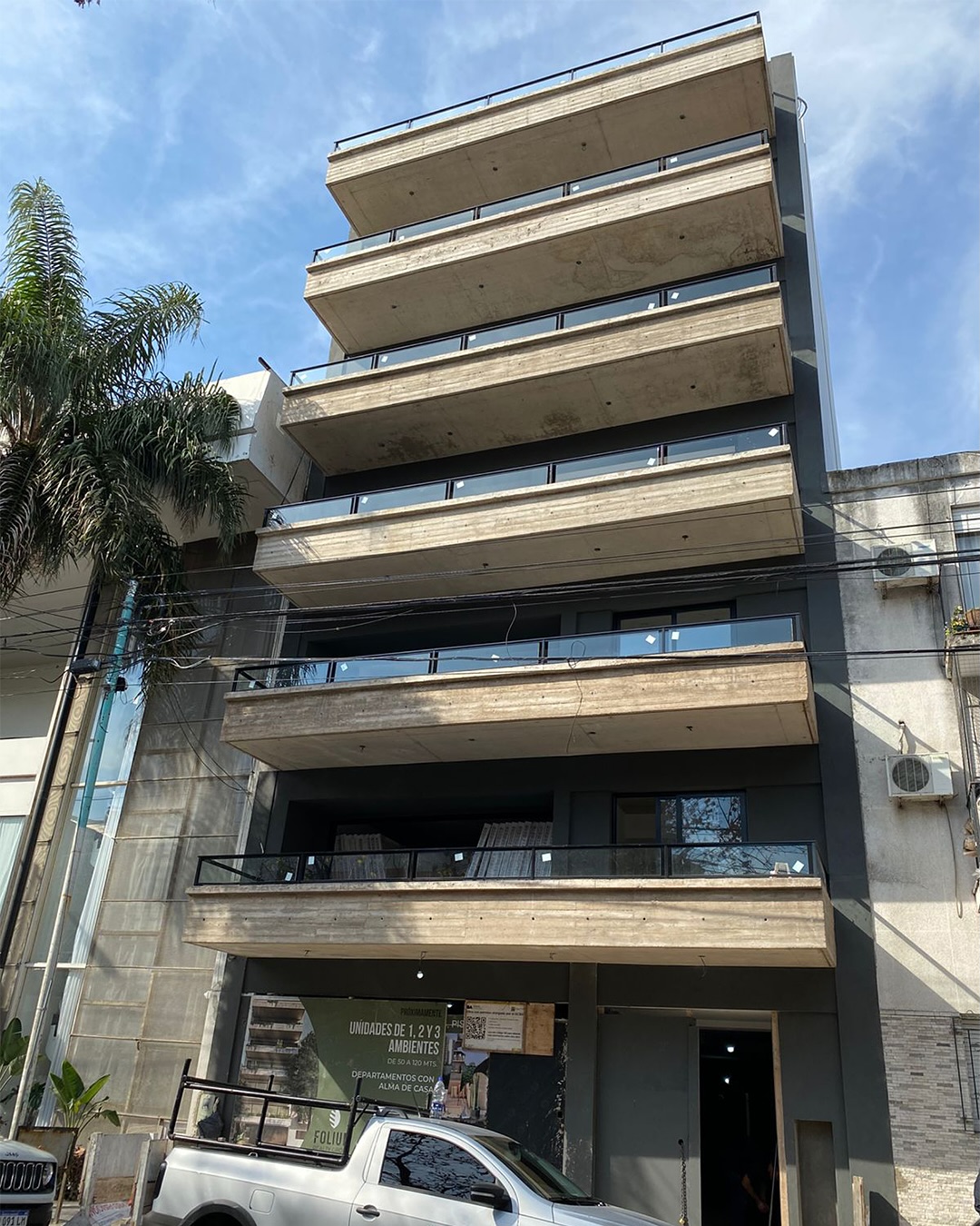 Fachada completa del edificio